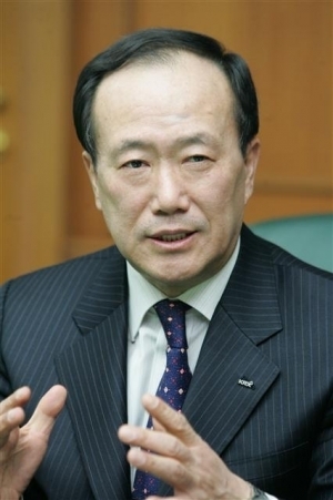 http://imgnews.naver.net/image/5003/2012/04/25/20120425090609_194933_300_451_0_20120425104502.jpg