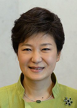 https://upload.wikimedia.org/wikipedia/commons/thumb/0/0f/Korea_President_Park_UN_20130506_01_cropped.jpg/250px-Korea_President_Park_UN_20130506_01_cropped.jpg