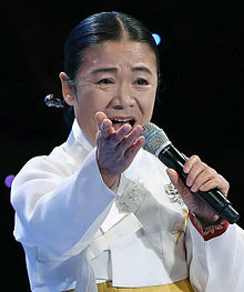 https://upload.wikimedia.org/wikipedia/commons/thumb/2/2a/Ahn_Sook-sun.jpg/220px-Ahn_Sook-sun.jpg