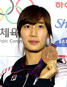 https://upload.wikimedia.org/wikipedia/commons/thumb/4/40/Jeon_Hee-Sook.jpg/220px-Jeon_Hee-Sook.jpg