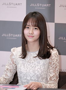 https://upload.wikimedia.org/wikipedia/commons/thumb/5/5f/Kim_So-hyun.jpg/220px-Kim_So-hyun.jpg