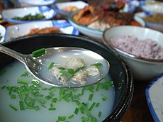 https://upload.wikimedia.org/wikipedia/commons/thumb/6/6e/Korean_clam_soup-Jaecheopguk-01.jpg/230px-Korean_clam_soup-Jaecheopguk-01.jpg
