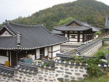 https://upload.wikimedia.org/wikipedia/commons/thumb/7/74/Uam_Historic_Park%2C_Daejeon.jpg/220px-Uam_Historic_Park%2C_Daejeon.jpg