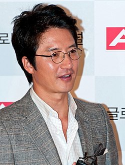 https://upload.wikimedia.org/wikipedia/commons/thumb/8/83/Jung_Joon-ho_from_acrofan.jpg/250px-Jung_Joon-ho_from_acrofan.jpg