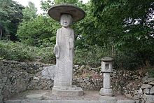 https://upload.wikimedia.org/wikipedia/commons/thumb/8/8f/The_Standing_Stone_Buddha_Statue_in_Mangje-dong_5.JPG/220px-The_Standing_Stone_Buddha_Statue_in_Mangje-dong_5.JPG