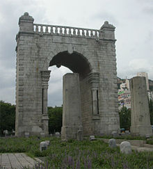 https://upload.wikimedia.org/wikipedia/commons/thumb/e/e4/Dokripmun.jpg/220px-Dokripmun.jpg
