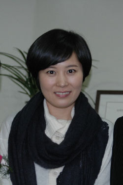 https://upload.wikimedia.org/wikipedia/commons/thumb/e/e4/Moon_Sori.JPG/250px-Moon_Sori.JPG