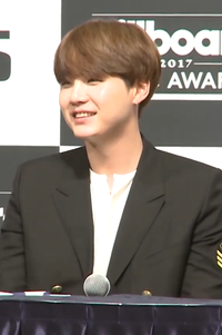 https://upload.wikimedia.org/wikipedia/commons/thumb/f/f1/170529_Suga_at_a_press_conference_for_he_BBMAs_%283%29.png/200px-170529_Suga_at_a_press_conference_for_he_BBMAs_%283%29.png