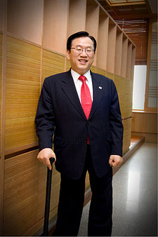https://upload.wikimedia.org/wikipedia/ko/thumb/8/86/Yoonsukyong.jpg/225px-Yoonsukyong.jpg