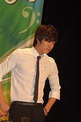 https://upload.wikimedia.org/wikipedia/ko/thumb/9/95/Leeminho2010.jpg/160px-Leeminho2010.jpg