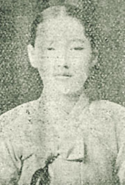 https://upload.wikimedia.org/wikipedia/commons/9/9c/GeumJuk_Chung_Chil-sung.JPG