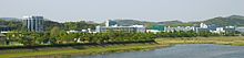 https://upload.wikimedia.org/wikipedia/commons/thumb/0/02/KAIST_from_across_Gapcheon.jpg/220px-KAIST_from_across_Gapcheon.jpg