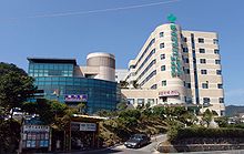 https://upload.wikimedia.org/wikipedia/commons/thumb/0/03/Dongguk_University_Gyeongju_Hospital_2.jpg/220px-Dongguk_University_Gyeongju_Hospital_2.jpg