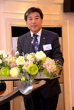 https://upload.wikimedia.org/wikipedia/commons/thumb/0/05/US_Army_53524_Casey_celebrates_Chuseok_with_Dongducheon_Mayor%2C_local_citizens.jpg/250px-US_Army_53524_Casey_celebrates_Chuseok_with_Dongducheon_Mayor%2C_local_citizens.jpg