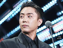 https://upload.wikimedia.org/wikipedia/commons/thumb/0/06/161009_eunjiwon_tvN10_%EC%96%B4%EC%9B%8C%EC%A6%88.jpg/220px-161009_eunjiwon_tvN10_%EC%96%B4%EC%9B%8C%EC%A6%88.jpg