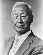 https://upload.wikimedia.org/wikipedia/commons/thumb/0/07/Rhee_Syng-Man_in_1956.jpg/140px-Rhee_Syng-Man_in_1956.jpg