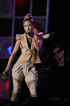 https://upload.wikimedia.org/wikipedia/commons/thumb/0/0a/BoA_in_2010_Asia_Song_Festival.jpg/230px-BoA_in_2010_Asia_Song_Festival.jpg