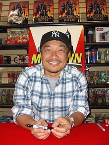 https://upload.wikimedia.org/wikipedia/commons/thumb/1/12/12.19.10JimLeeByLuigiNovi1.jpg/220px-12.19.10JimLeeByLuigiNovi1.jpg