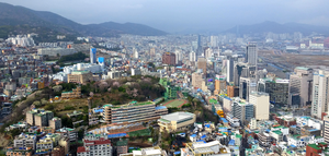 https://upload.wikimedia.org/wikipedia/commons/thumb/1/12/View_of_Jung_District_and_Beyond_from_Busan_Tower.png/300px-View_of_Jung_District_and_Beyond_from_Busan_Tower.png