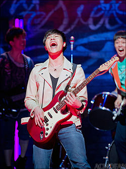 https://upload.wikimedia.org/wikipedia/commons/thumb/1/13/Lee_Hyun_from_acrofan.jpg/250px-Lee_Hyun_from_acrofan.jpg