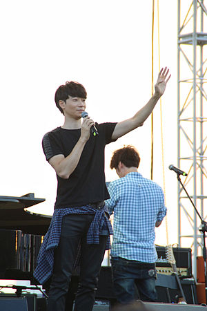 https://upload.wikimedia.org/wikipedia/commons/thumb/1/13/Yoonhan_at_the_rock_festival_%E2%80%98Let%27s_Rock_Festival%E2%80%99_in_Seoul.jpg/300px-Yoonhan_at_the_rock_festival_%E2%80%98Let%27s_Rock_Festival%E2%80%99_in_Seoul.jpg