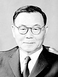 https://upload.wikimedia.org/wikipedia/commons/thumb/1/13/Yun_Bo-seon.jpg/120px-Yun_Bo-seon.jpg