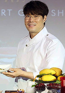 https://upload.wikimedia.org/wikipedia/commons/thumb/1/16/Oh_Se-Deuk_from_acrofan.jpg/225px-Oh_Se-Deuk_from_acrofan.jpg