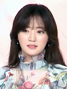 https://upload.wikimedia.org/wikipedia/commons/thumb/1/1b/Soong_Ha-yoon_in_2017.jpg/220px-Soong_Ha-yoon_in_2017.jpg