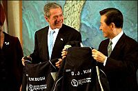 https://upload.wikimedia.org/wikipedia/commons/thumb/2/20/George_W._Bush_%26_Kim_Dae-Jung_with_2002_World_Cup_jackets_2002-02-20.jpg/200px-George_W._Bush_%26_Kim_Dae-Jung_with_2002_World_Cup_jackets_2002-02-20.jpg