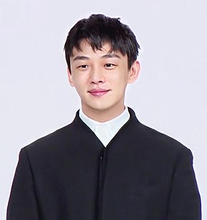 https://upload.wikimedia.org/wikipedia/commons/thumb/2/2e/%EC%9C%A0%EC%95%84%EC%9D%B8_Yoo_Ah-in_20190103.jpg/290px-%EC%9C%A0%EC%95%84%EC%9D%B8_Yoo_Ah-in_20190103.jpg