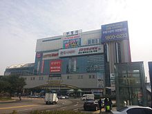 https://upload.wikimedia.org/wikipedia/commons/thumb/3/30/Korail-Bupyeong_Stn-Exterior.jpg/220px-Korail-Bupyeong_Stn-Exterior.jpg