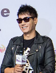 https://upload.wikimedia.org/wikipedia/commons/thumb/3/33/Ji_Suk_Jin_at_Malaysia_for_Running_Man_Fan_Meeting_Asian_Tour_2014.jpg/220px-Ji_Suk_Jin_at_Malaysia_for_Running_Man_Fan_Meeting_Asian_Tour_2014.jpg