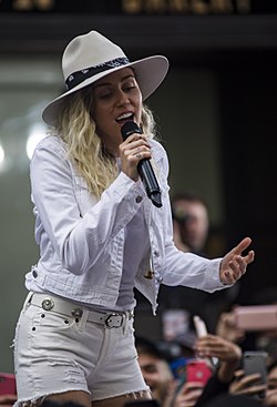 https://upload.wikimedia.org/wikipedia/commons/thumb/3/34/170526-N-EO381-052_Miley_Cyrus_on_Today_show.jpg/250px-170526-N-EO381-052_Miley_Cyrus_on_Today_show.jpg