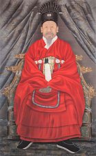 https://upload.wikimedia.org/wikipedia/commons/thumb/3/35/Korea-Portrait_of_Emperor_Gojong-01.jpg/140px-Korea-Portrait_of_Emperor_Gojong-01.jpg
