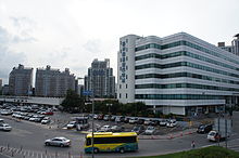 https://upload.wikimedia.org/wikipedia/commons/thumb/3/37/Eastern_Seoul_Bus_Terminal.jpg/220px-Eastern_Seoul_Bus_Terminal.jpg