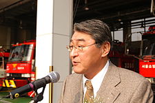 https://upload.wikimedia.org/wikipedia/commons/thumb/3/3f/2004%EB%85%84_11%EC%9B%94_18%EC%9D%BC_%EC%84%9C%EC%9A%B8%ED%8A%B9%EB%B3%84%EC%8B%9C_%EB%B6%80%EC%8B%9C%EC%9E%A5_%EC%96%91%EC%9C%A4%EC%9E%AC-DSC_9545.jpg/225px-2004%EB%85%84_11%EC%9B%94_18%EC%9D%BC_%EC%84%9C%EC%9A%B8%ED%8A%B9%EB%B3%84%EC%8B%9C_%EB%B6%80%EC%8B%9C%EC%9E%A5_%EC%96%91%EC%9C%A4%EC%9E%AC-DSC_9545.jpg