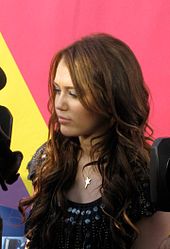 https://upload.wikimedia.org/wikipedia/commons/thumb/3/3f/Miley_Cyrus_2008_MTV_VMA.jpg/170px-Miley_Cyrus_2008_MTV_VMA.jpg