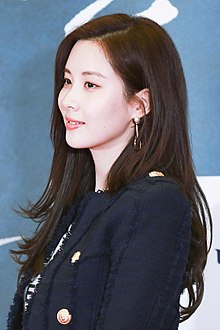https://upload.wikimedia.org/wikipedia/commons/thumb/4/40/180326_7%EB%85%84%EC%9D%98_%EB%B0%A4_VIP_%EC%8B%9C%EC%82%AC%ED%9A%8C_%EC%84%9C%ED%98%84_%EC%A7%81%EC%B0%8D.jpg/220px-180326_7%EB%85%84%EC%9D%98_%EB%B0%A4_VIP_%EC%8B%9C%EC%82%AC%ED%9A%8C_%EC%84%9C%ED%98%84_%EC%A7%81%EC%B0%8D.jpg