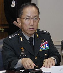 https://upload.wikimedia.org/wikipedia/commons/thumb/4/40/GEN_Kim_Tae-Young.jpg/220px-GEN_Kim_Tae-Young.jpg