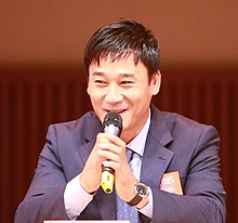 https://upload.wikimedia.org/wikipedia/commons/thumb/4/43/%28TV_TEN%29_2016%EB%85%84_KBS_%EB%A6%AC%EC%9A%B0%EC%98%AC%EB%A6%BC%ED%94%BD_%EB%B0%A9%EC%86%A1%EB%8B%A8_%EB%B0%9C%EB%8C%80%EC%8B%9D_%EC%97%AC%ED%99%8D%EC%B2%A0_2m45s.jpg/220px-%28TV_TEN%29_2016%EB%85%84_KBS_%EB%A6%AC%EC%9A%B0%EC%98%AC%EB%A6%BC%ED%94%BD_%EB%B0%A9%EC%86%A1%EB%8B%A8_%EB%B0%9C%EB%8C%80%EC%8B%9D_%EC%97%AC%ED%99%8D%EC%B2%A0_2m45s.jpg