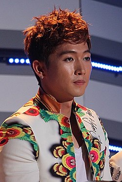 https://upload.wikimedia.org/wikipedia/commons/thumb/4/44/Jang_Woo-hyuk_on_24_July_2012.jpg/250px-Jang_Woo-hyuk_on_24_July_2012.jpg