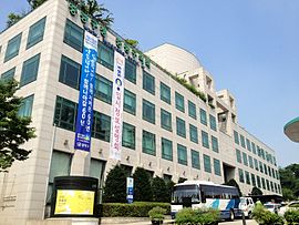 https://upload.wikimedia.org/wikipedia/commons/thumb/4/44/Seoul_Jungnang-gu_Office.jpg/270px-Seoul_Jungnang-gu_Office.jpg