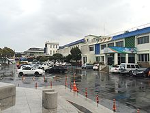 https://upload.wikimedia.org/wikipedia/commons/thumb/4/45/Jeju_City_Hall_2.JPG/220px-Jeju_City_Hall_2.JPG