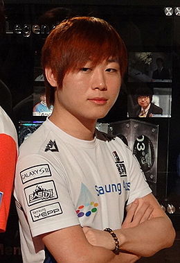 https://upload.wikimedia.org/wikipedia/commons/thumb/4/4a/Heo_Yeong_Moo_from_acrofan.jpg/260px-Heo_Yeong_Moo_from_acrofan.jpg