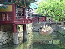 https://upload.wikimedia.org/wikipedia/commons/thumb/4/4c/Korea-Songgwangsa-06.jpg/220px-Korea-Songgwangsa-06.jpg