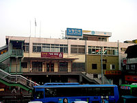 https://upload.wikimedia.org/wikipedia/commons/thumb/4/4e/Noryangjin_station_seoul_subway_line1.jpg/200px-Noryangjin_station_seoul_subway_line1.jpg