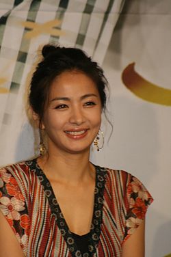 https://upload.wikimedia.org/wikipedia/commons/thumb/5/52/Yoon_Hae-Young.jpg/250px-Yoon_Hae-Young.jpg