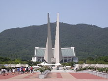 https://upload.wikimedia.org/wikipedia/commons/thumb/5/53/Independence_Hall_of_Korea_01.JPG/220px-Independence_Hall_of_Korea_01.JPG