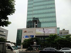 https://upload.wikimedia.org/wikipedia/commons/thumb/5/54/Seongdong-gu_office.jpg/270px-Seongdong-gu_office.jpg