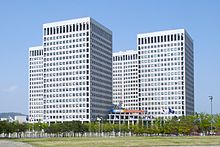 https://upload.wikimedia.org/wikipedia/commons/thumb/5/57/Daejeon_Government_Complex.jpg/220px-Daejeon_Government_Complex.jpg
